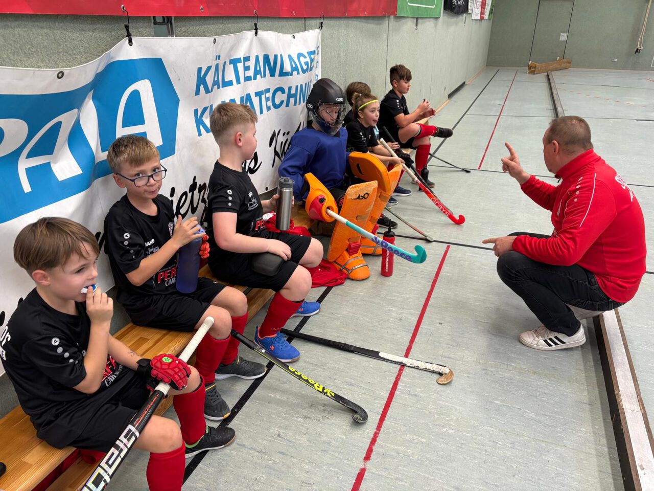 Spieltag der U10 Meister – Starker Auftritt und lehrreiche Minuten Spieltag der U10 Meister – Starker Auftritt und lehrreiche Minuten